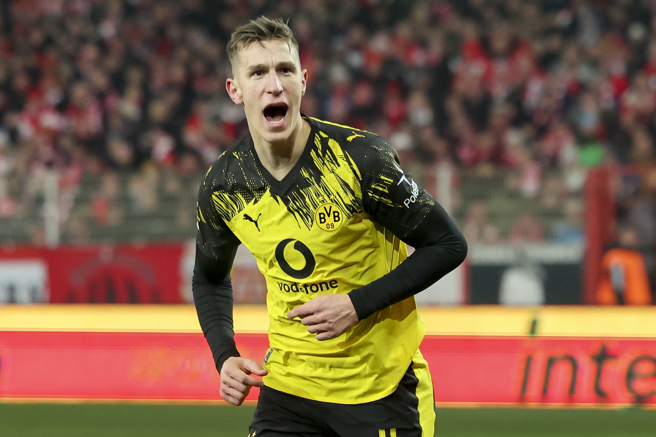 才16岁零73天！道曼赛后收获英超官方颁发的全场最佳奖杯